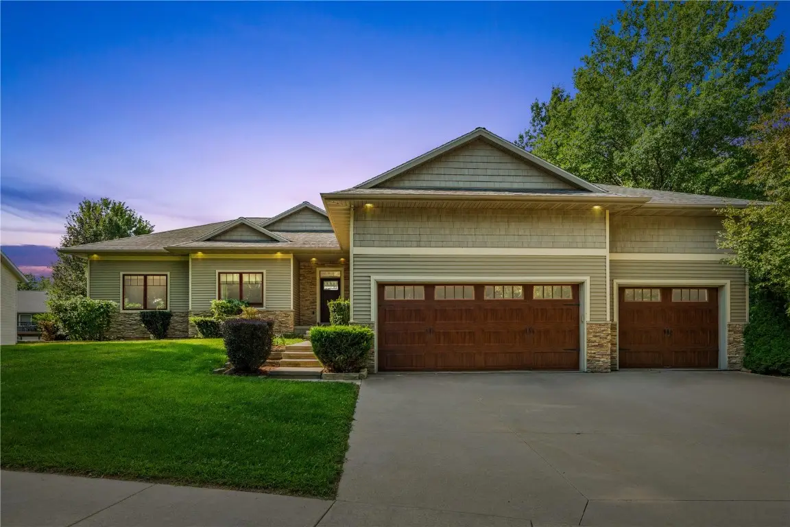 302 6th Street Ne, Mount Vernon, IA 52314 - #1