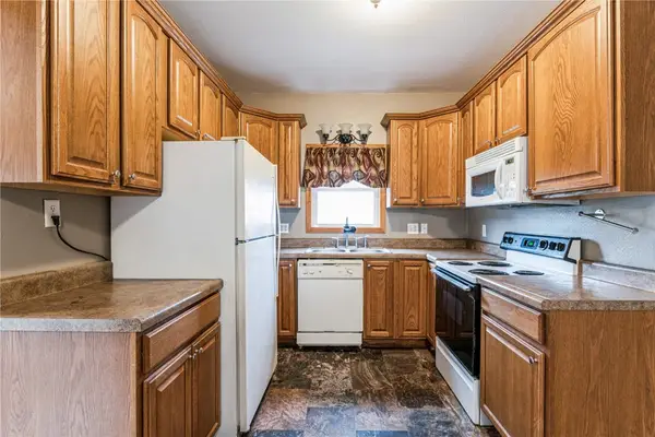 215 2nd Street N, Coggon, IA 52218