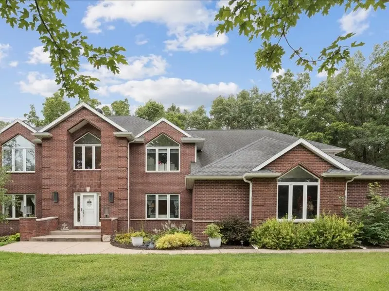 3145 Deerfield Dr, Swisher, IA 52338 - Image #1