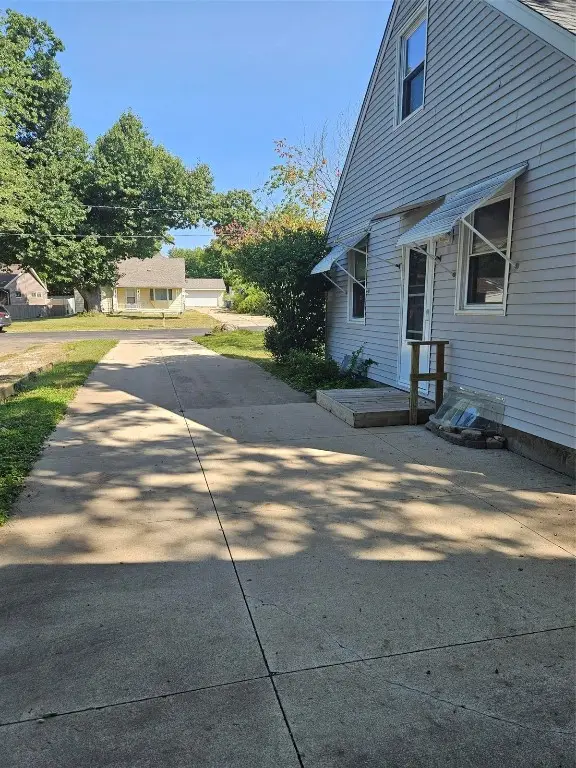 2861 Seely Avenue Se, Cedar Rapids, IA 52403 - #3