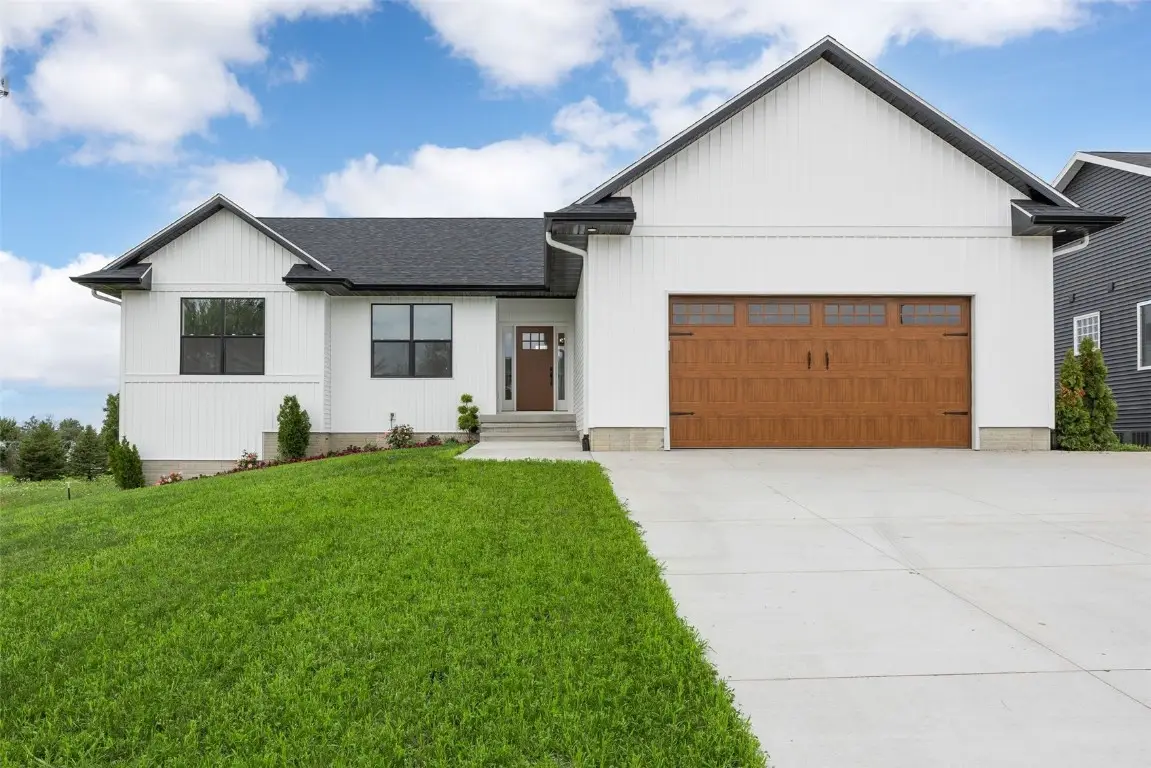 200 Cherry Park Drive Nw, Cedar Rapids, IA 52405 - Image #1