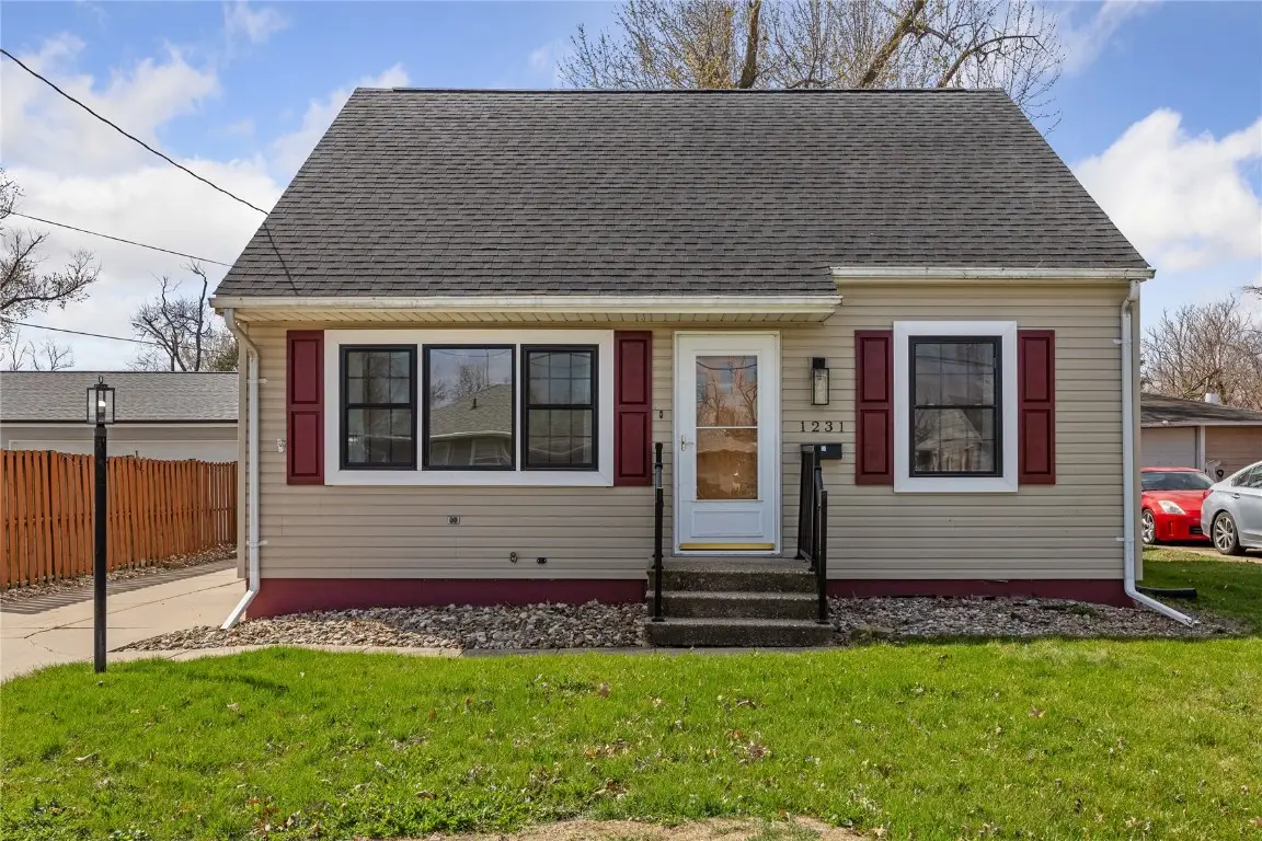 1231 Center Street, Cedar Rapids, IA 52402 - Image #1