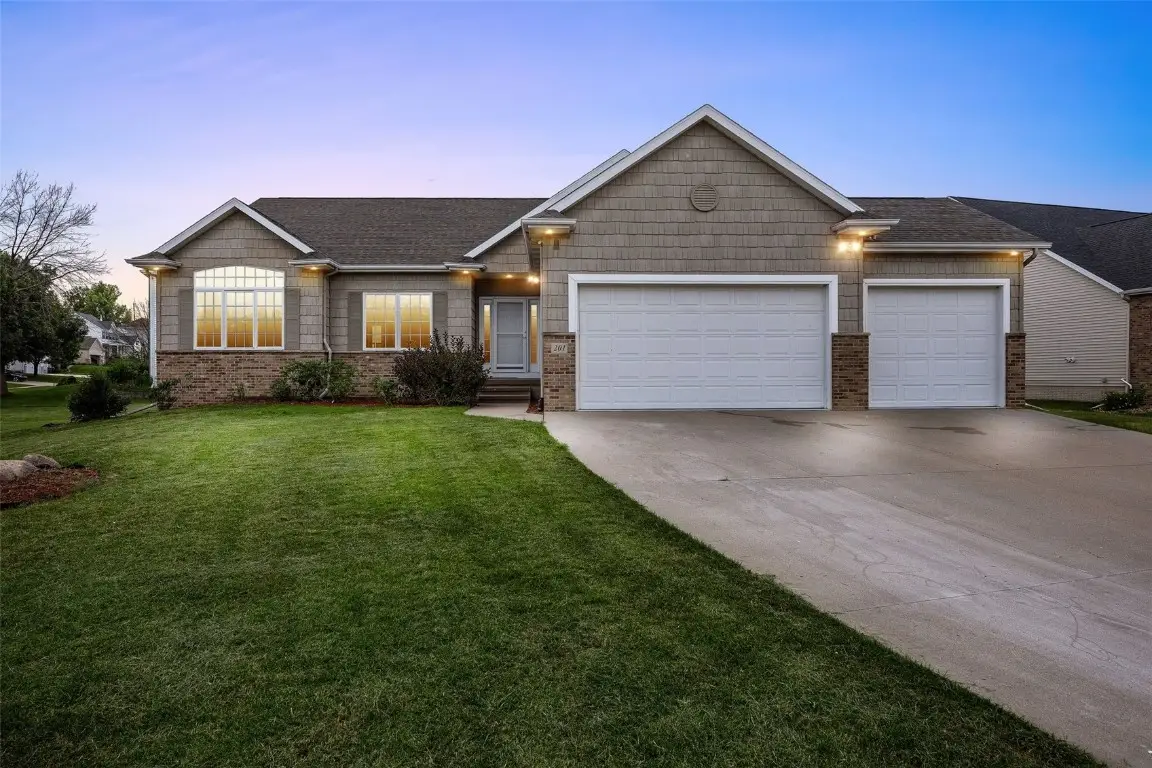 201 Teakwood Lane, Cedar Rapids, IA 52402 - Image #1