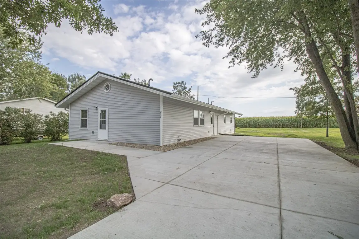 211 E Kohl Street, Martelle, IA 52305 - Image #1