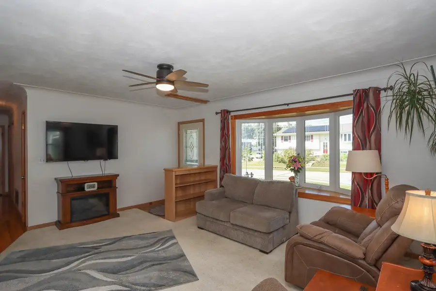 3013 Sue Ln Nw, Cedar Rapids, IA 52405 - Image #2