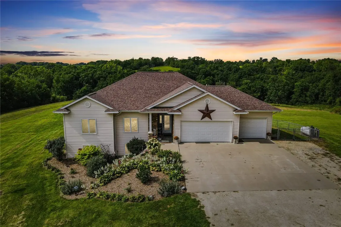 231 Prairie Chapel Road, Central City, IA 52214 - Image #1