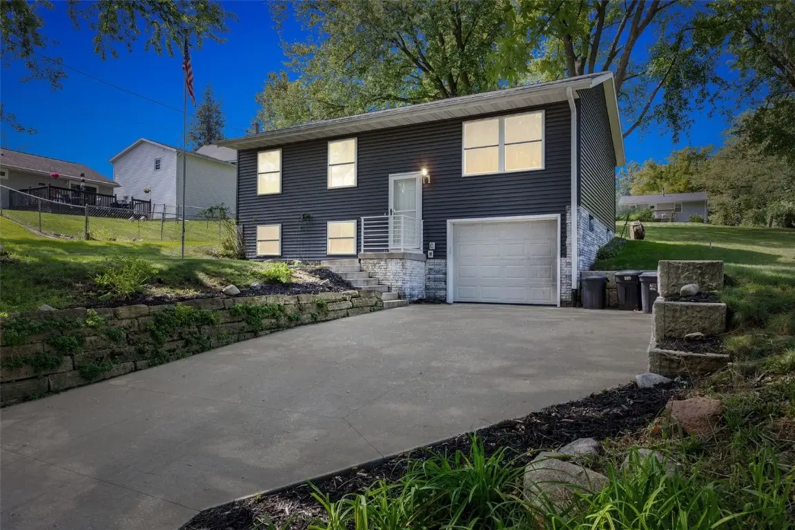 302 N Pratt Street, Anamosa, IA 52220 - Image #1