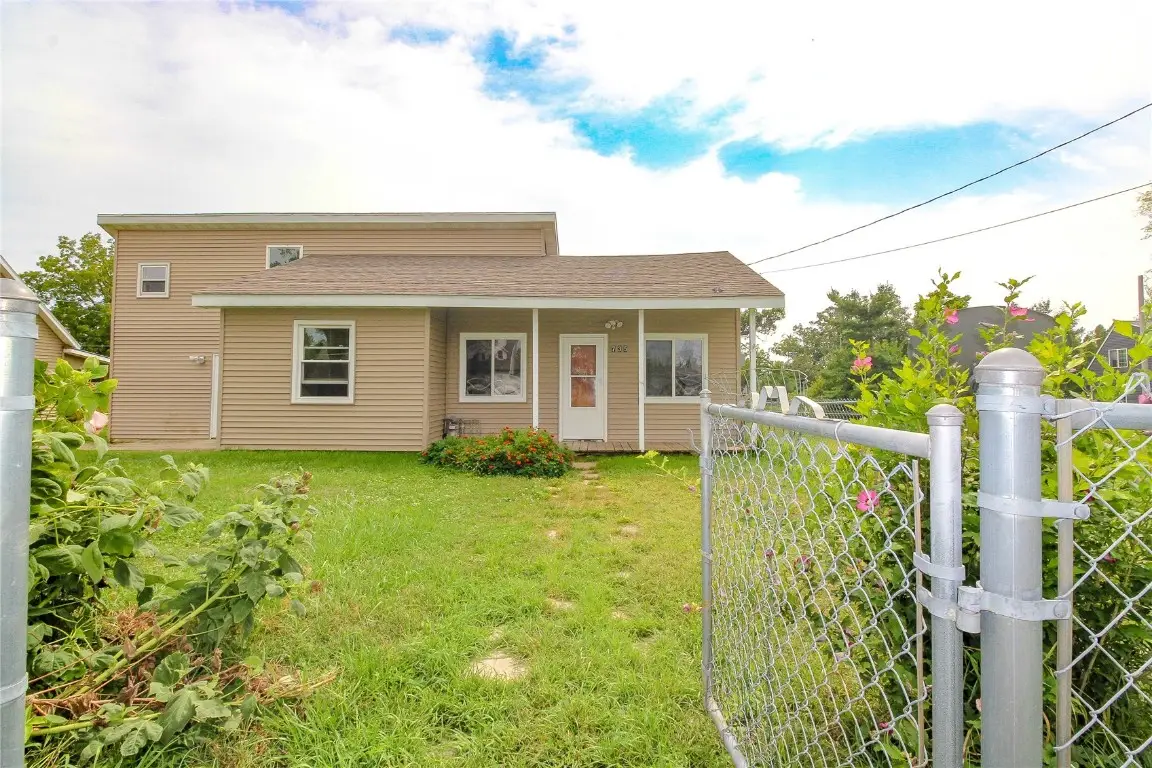 735 Carroll Drive Se, Cedar Rapids, IA 52403 - Image #1