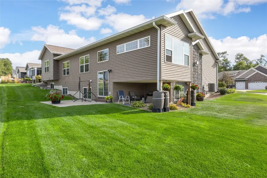 340 Cemar Ct, Marion, IA 52302 - Image #2