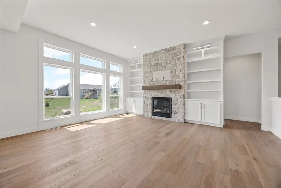 222 Mccarran Avenue Ne, Cedar Rapids, IA 52402 - Image #2