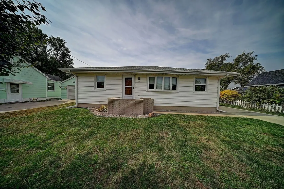 115 Main St, Center Point, IA 52213 - Image #1