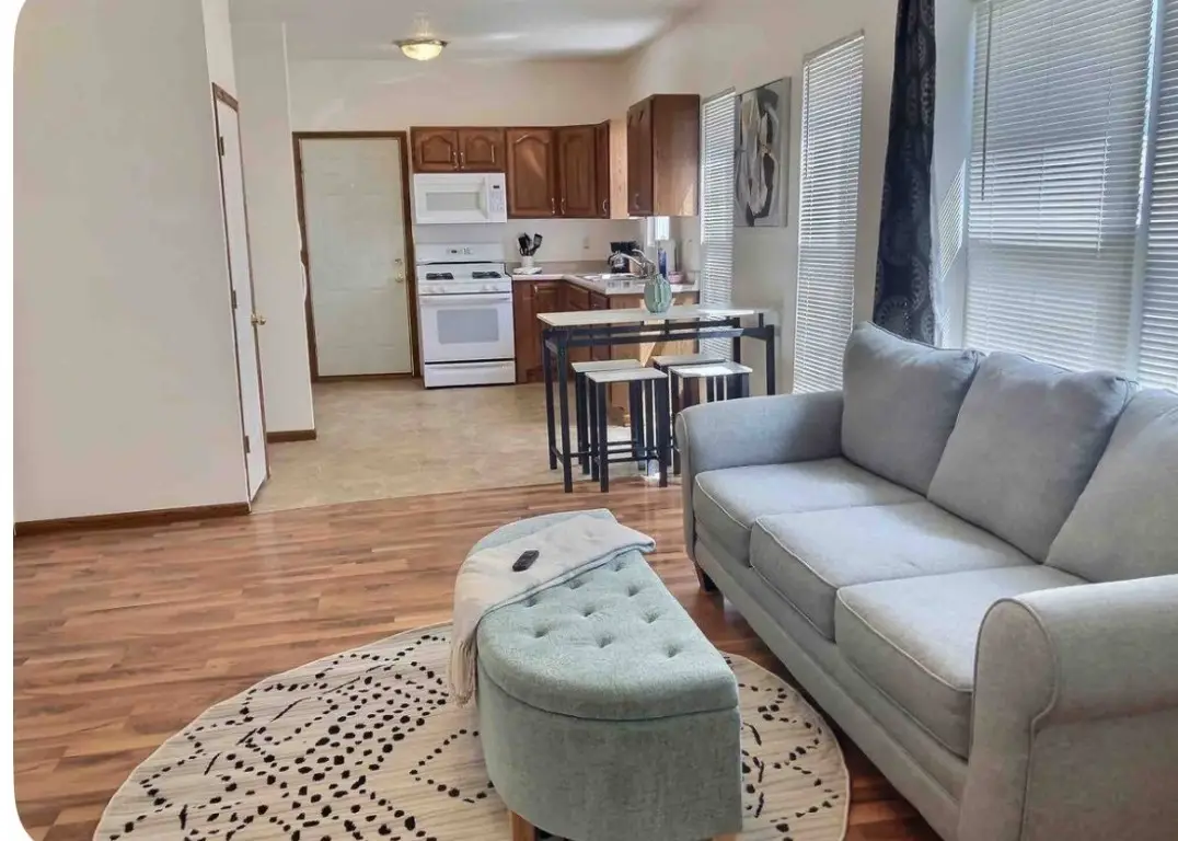 720 E Avenue Nw, Cedar Rapids, IA 52405 - Image #1