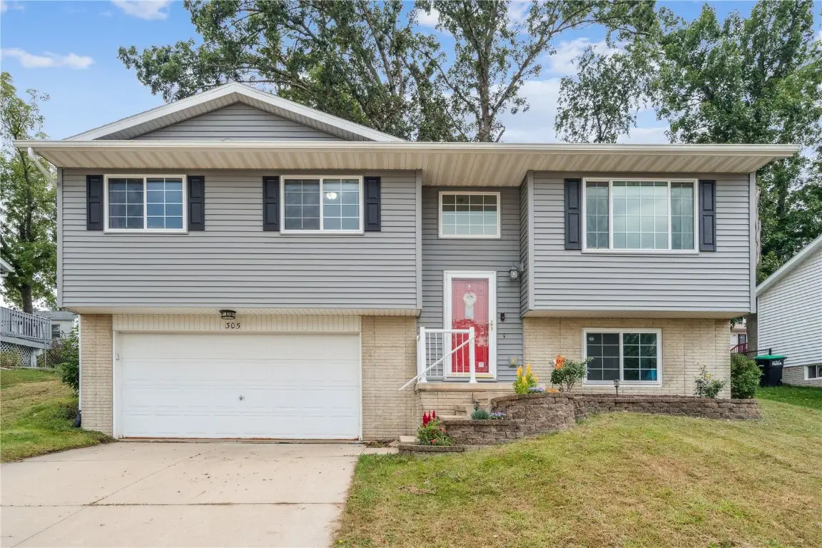 305 Valleyview Drive, Marion, IA 52302 - #1