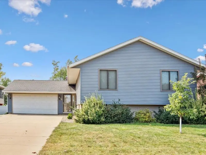 56 Julia Anne Drive Nw, Cedar Rapids, IA 52405 - Image #1