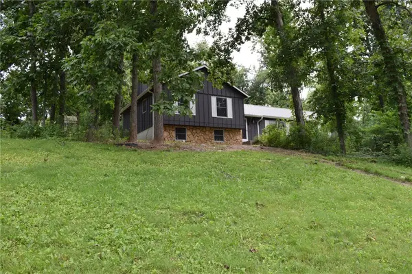 6240 33rd Avenue Drive, Shellsburg, IA 52332