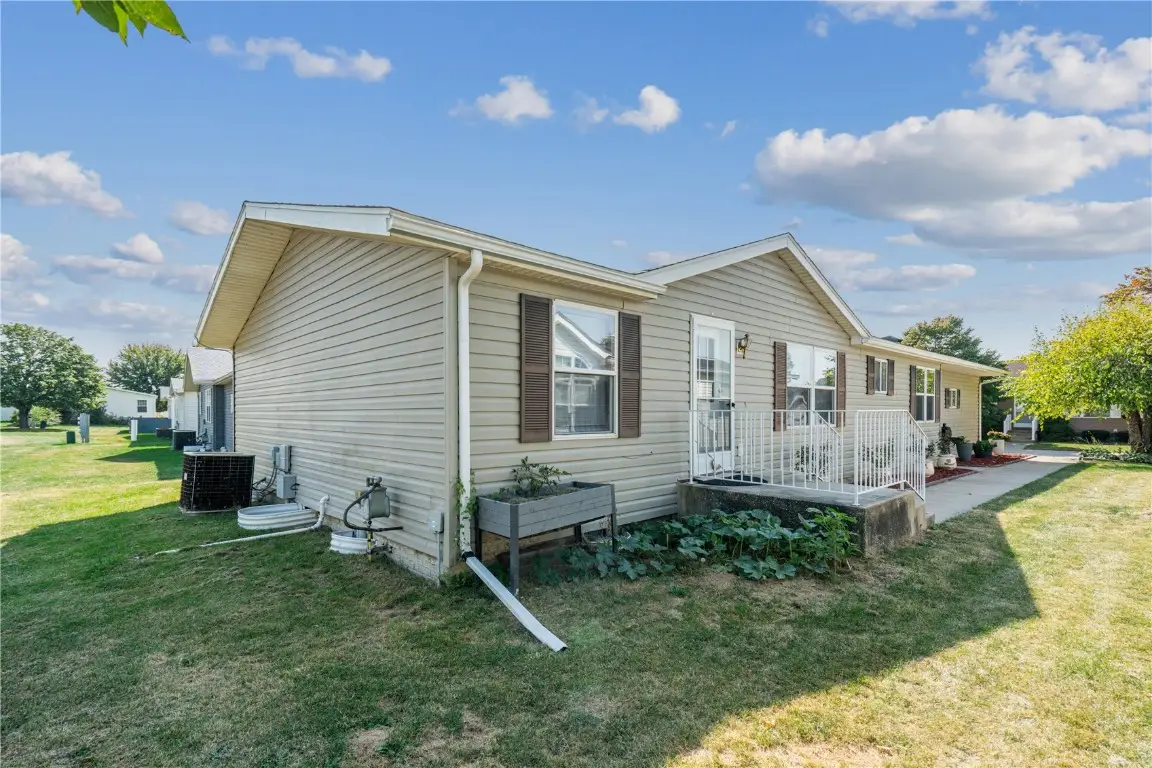 279 Paddock Cir, Iowa City, IA 52240 - Image #1