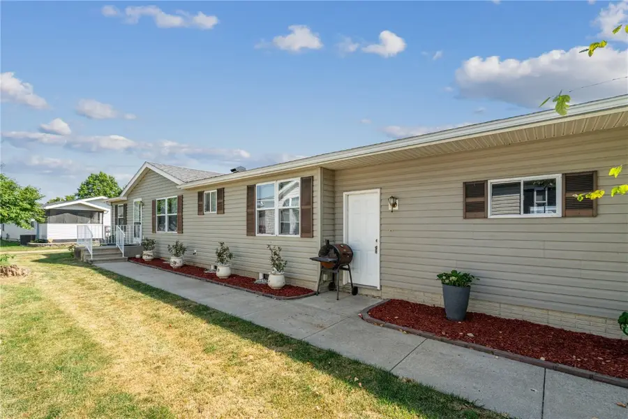 279 Paddock Cir, Iowa City, IA 52240 - Image #2
