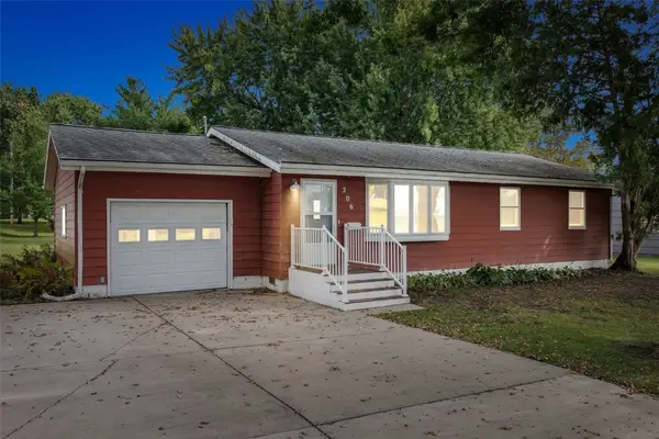 206 N 8th Avenue, Vinton, IA 52349