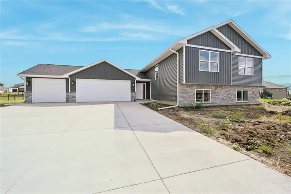 1382 Foxtail Drive, Fairfax, IA 52228