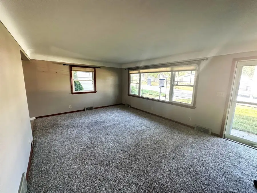 415 35th St Se, Cedar Rapids, IA 52403 - Image #2