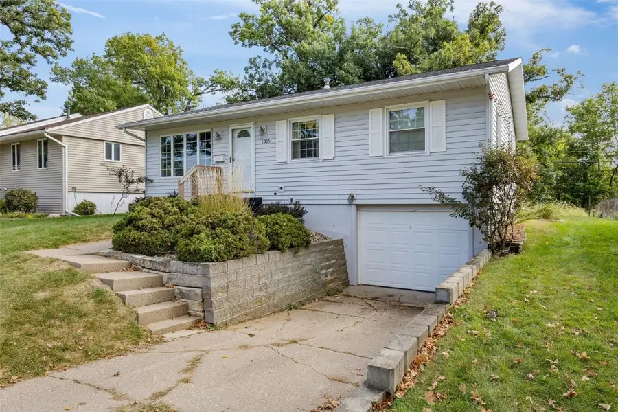 1015 Pawnee Drive Nw, Cedar Rapids, IA 52405 - Image #2