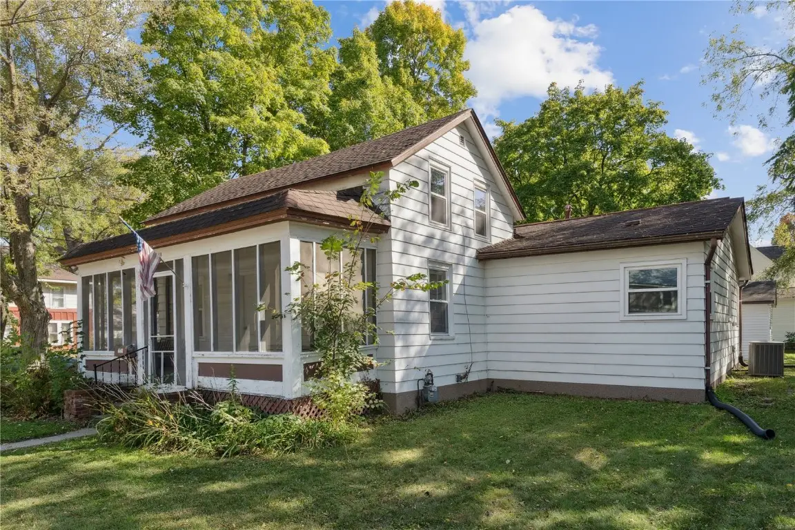 519 3rd Street Se, Independence, IA 50644 - Image #1