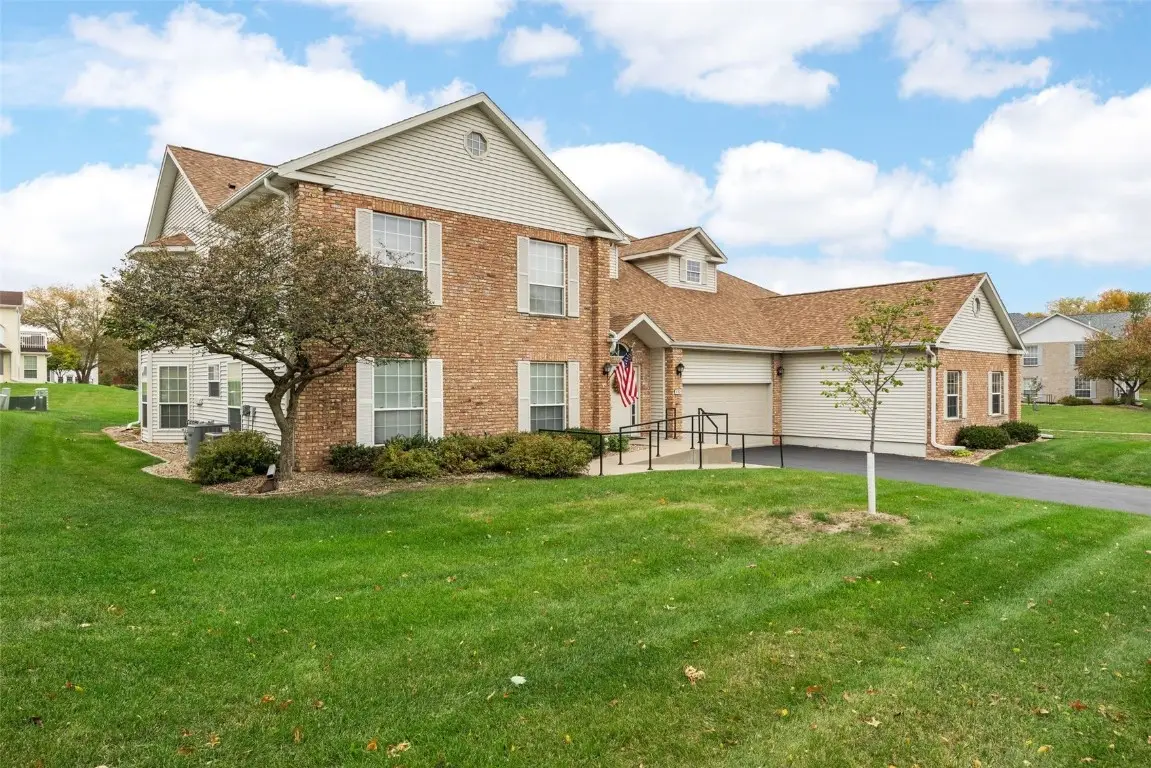 4761 Westchester Drive Ne #C, Cedar Rapids, IA 52402 - Image #1