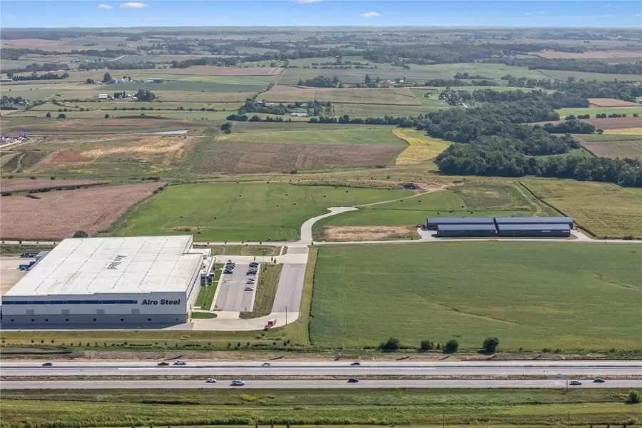 9825 Earhart Lane Sw, Cedar Rapids, IA 52404 - Image #2