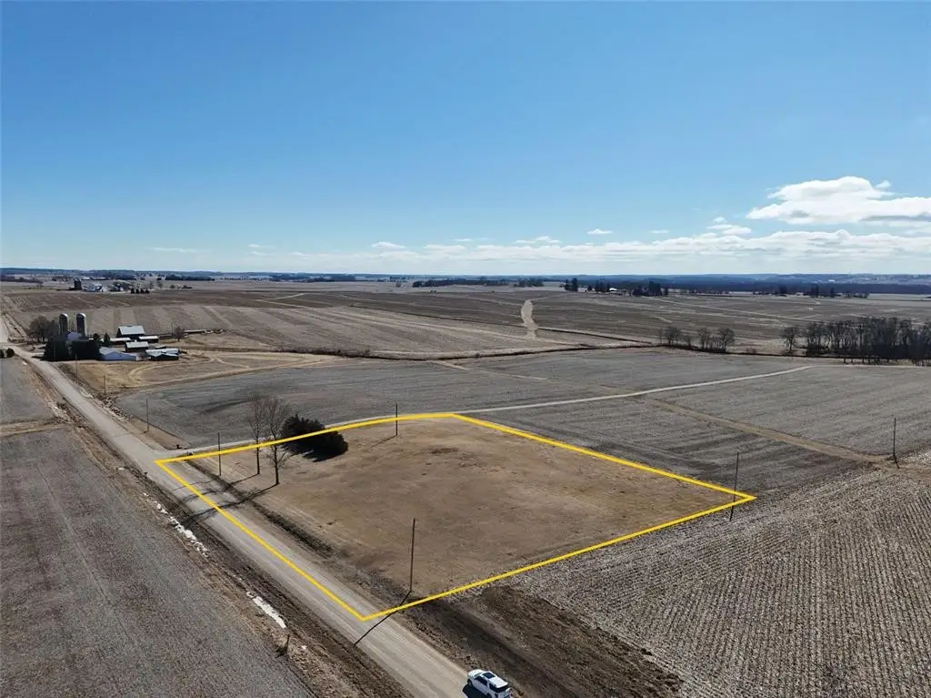 898 Henik Rd, Mount Vernon, IA 52314 - Image #1