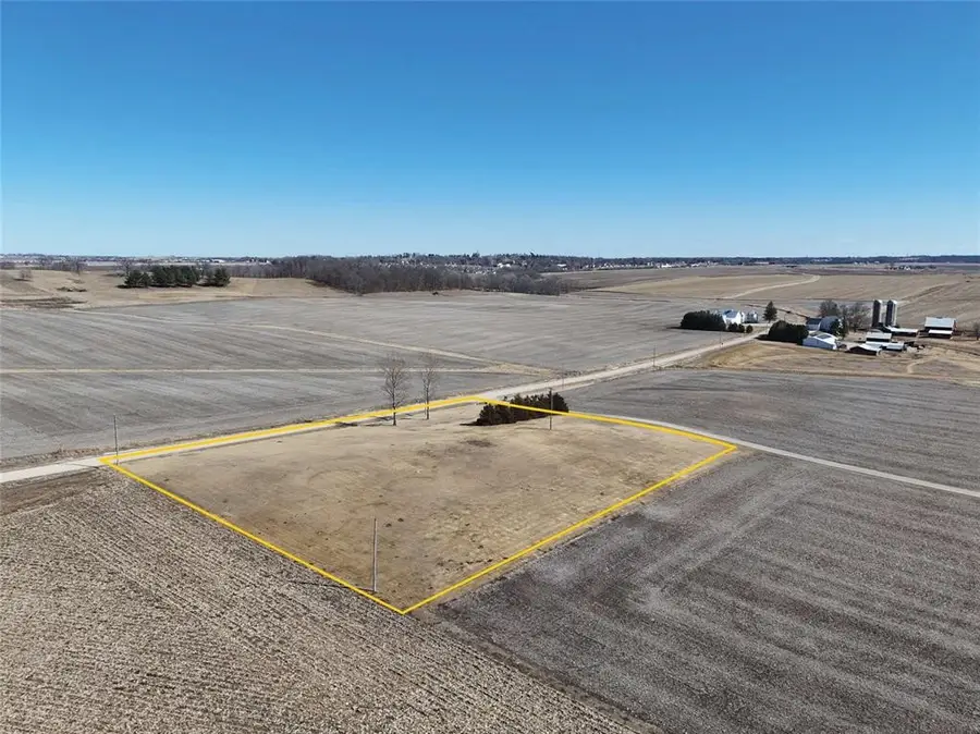 898 Henik Rd, Mount Vernon, IA 52314 - Image #2