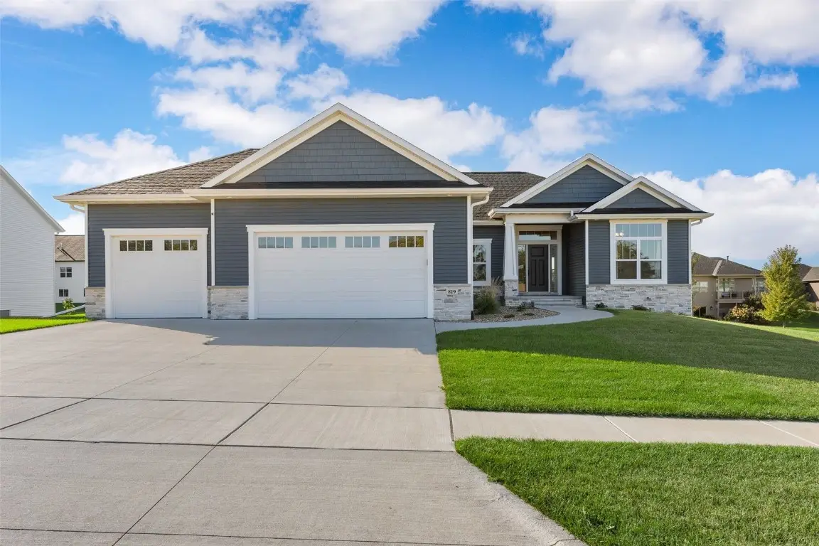 819 Hampshire Circle, Marion, IA 52302 - Image #1