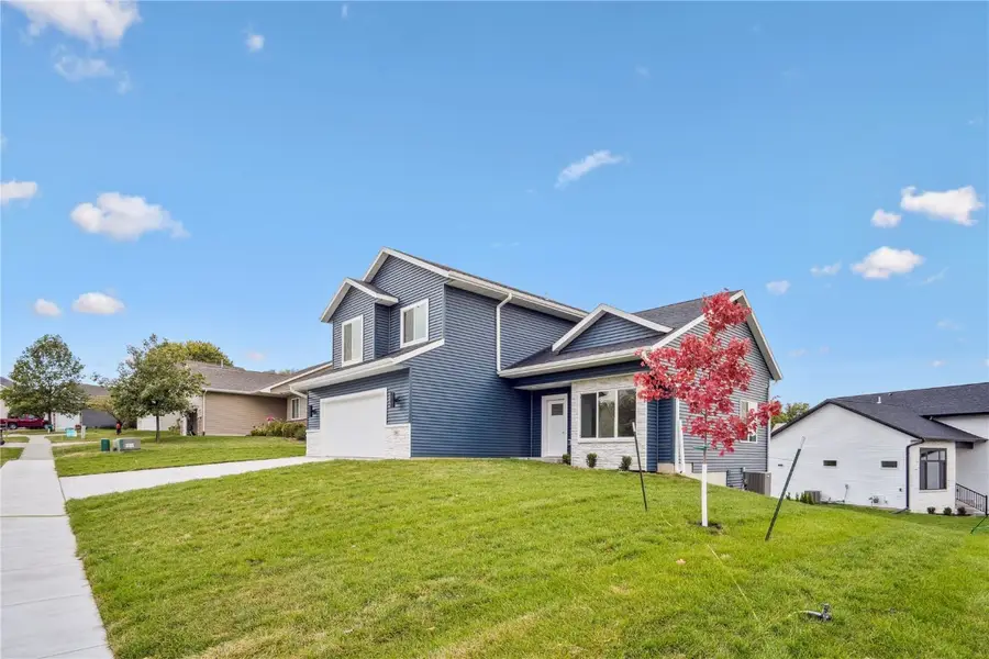 285 Ashford Place, Iowa City, IA 52245 - Image #2