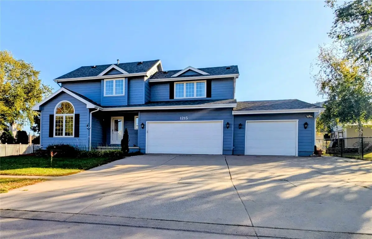 1215 Prairieview Drive Ne, Cedar Rapids, IA 52402 - Image #1