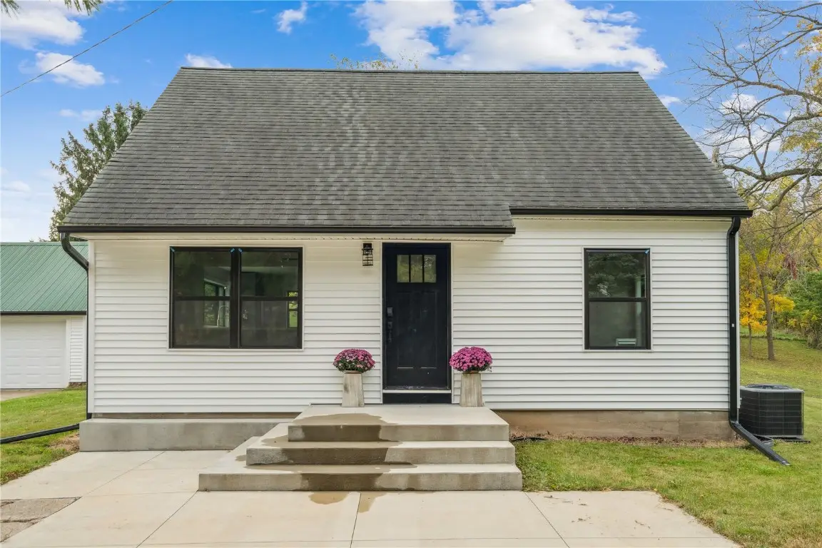 1302 Arrowhead Road, Mount Vernon, IA 52314 - Image #1