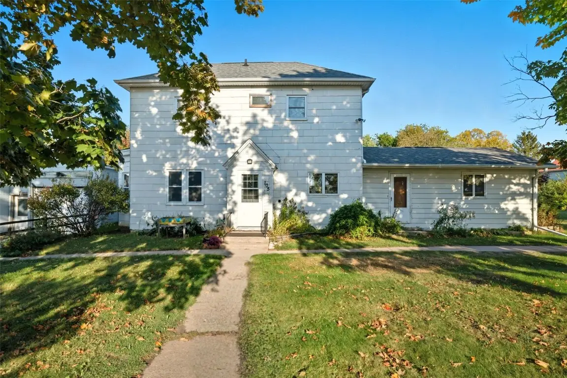 105 Harrison Street Se, Cascade, IA 52033 - #1