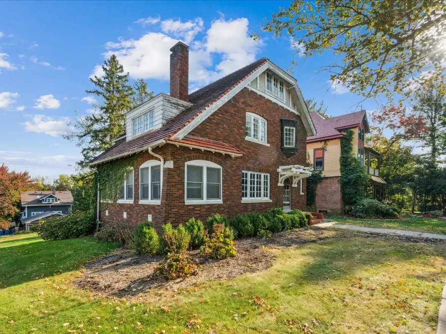 419 2nd St Sw, Mount Vernon, IA 52314 - Image #2