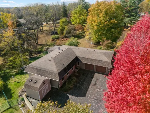 4043 Stewart Rd Ne, Iowa City, IA 52240