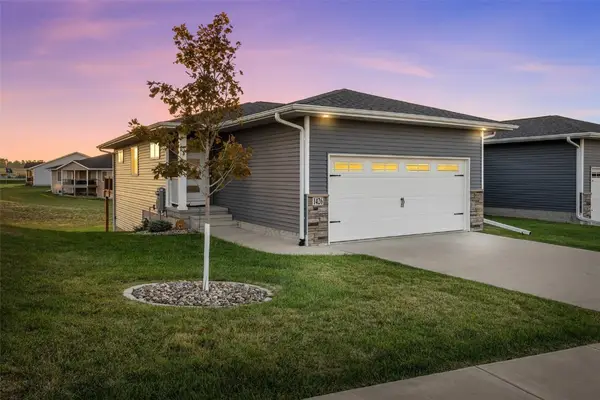1426 Applewood Drive, Fairfax, IA 52228