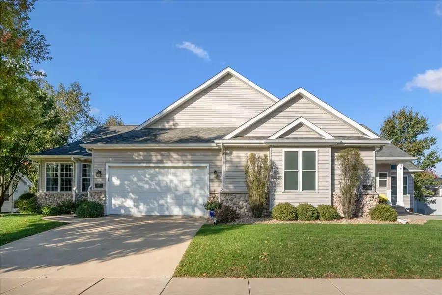 4105 N Willowbend Road Ne, Cedar Rapids, IA 52411 - Image #2