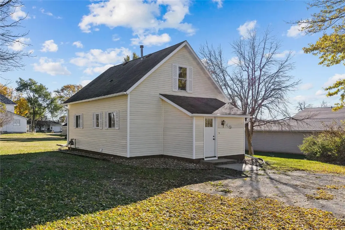 140 N 8th Street, Maynard, IA 50655 - #1
