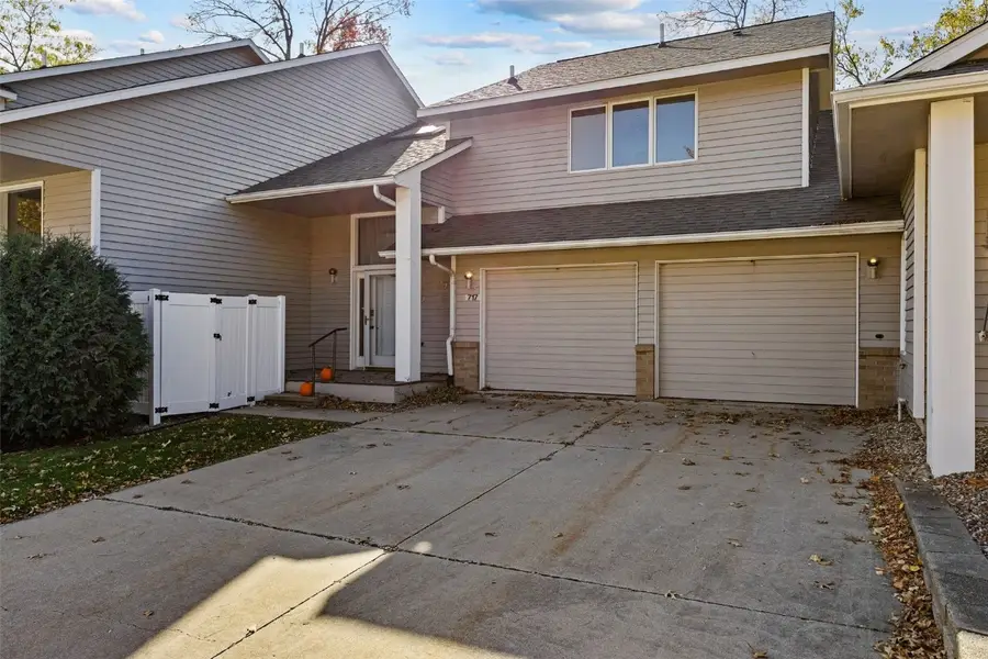 717 E Post Court Se, Cedar Rapids, IA 52403 - Image #2