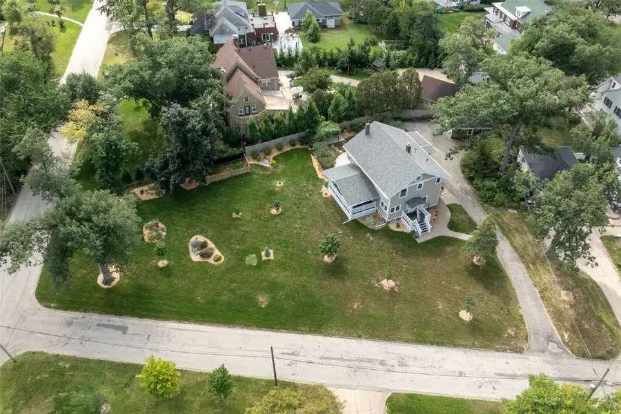 1929 Ridgeway Drive Se, Cedar Rapids, IA 52403 - Image #2