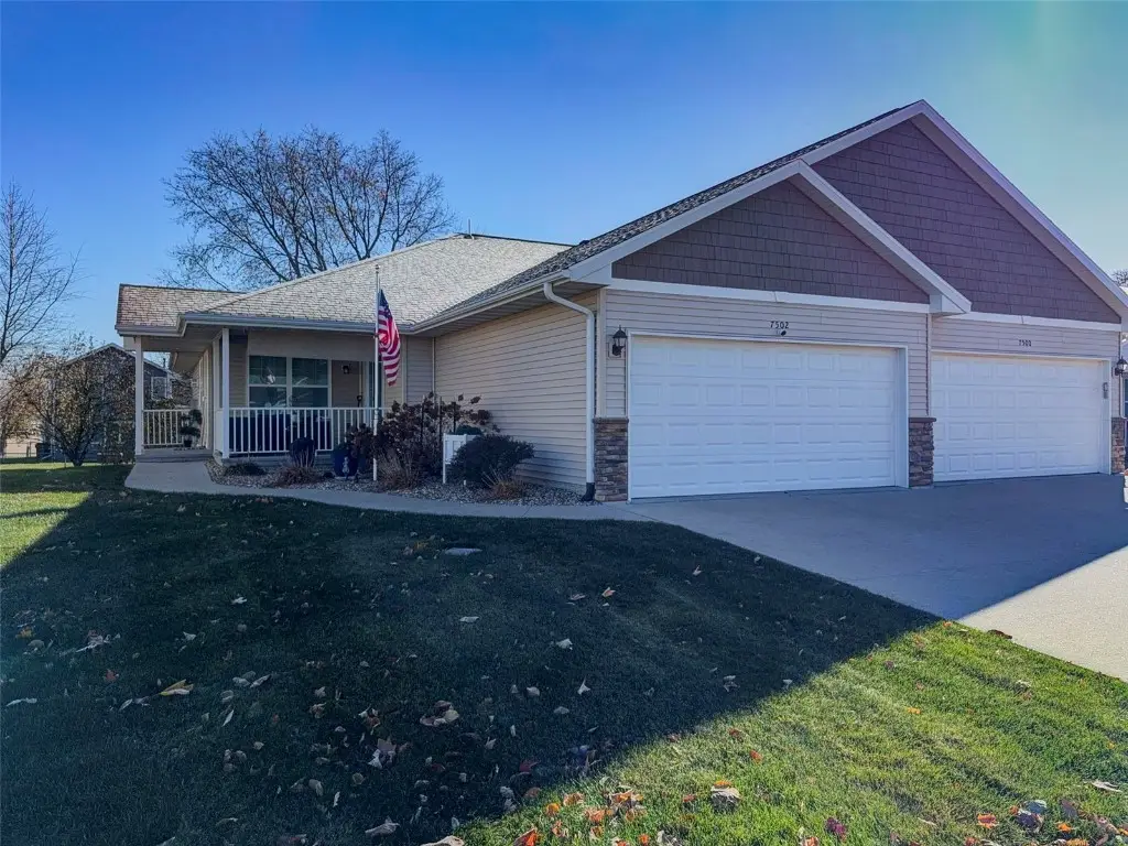 7502 Summerset Avenue Ne, Cedar Rapids, IA 52402 - Image #1