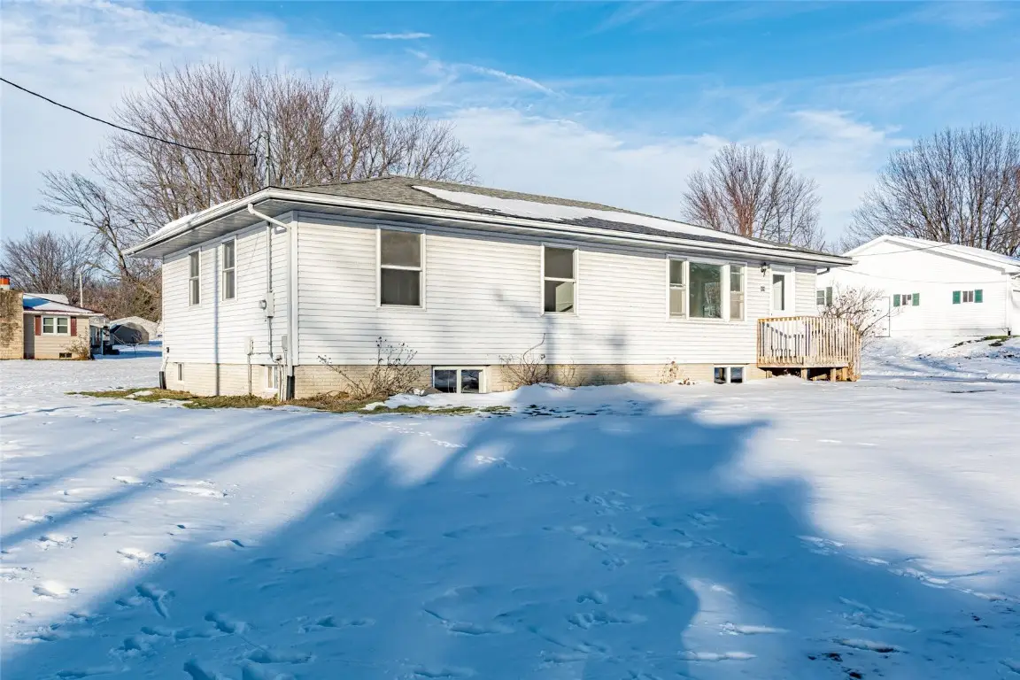 809 Iowa Street, Center Point, IA 52213 - Image #1