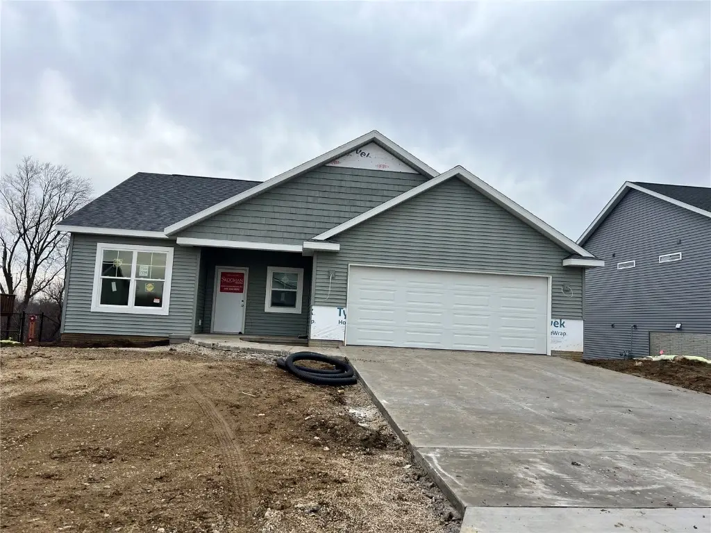 7226 Country Ridge Drive Nw, Cedar Rapids, IA 52405 - Image #1