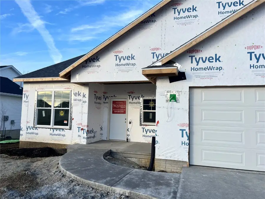 7226 Country Ridge Drive Nw, Cedar Rapids, IA 52405 - Image #2