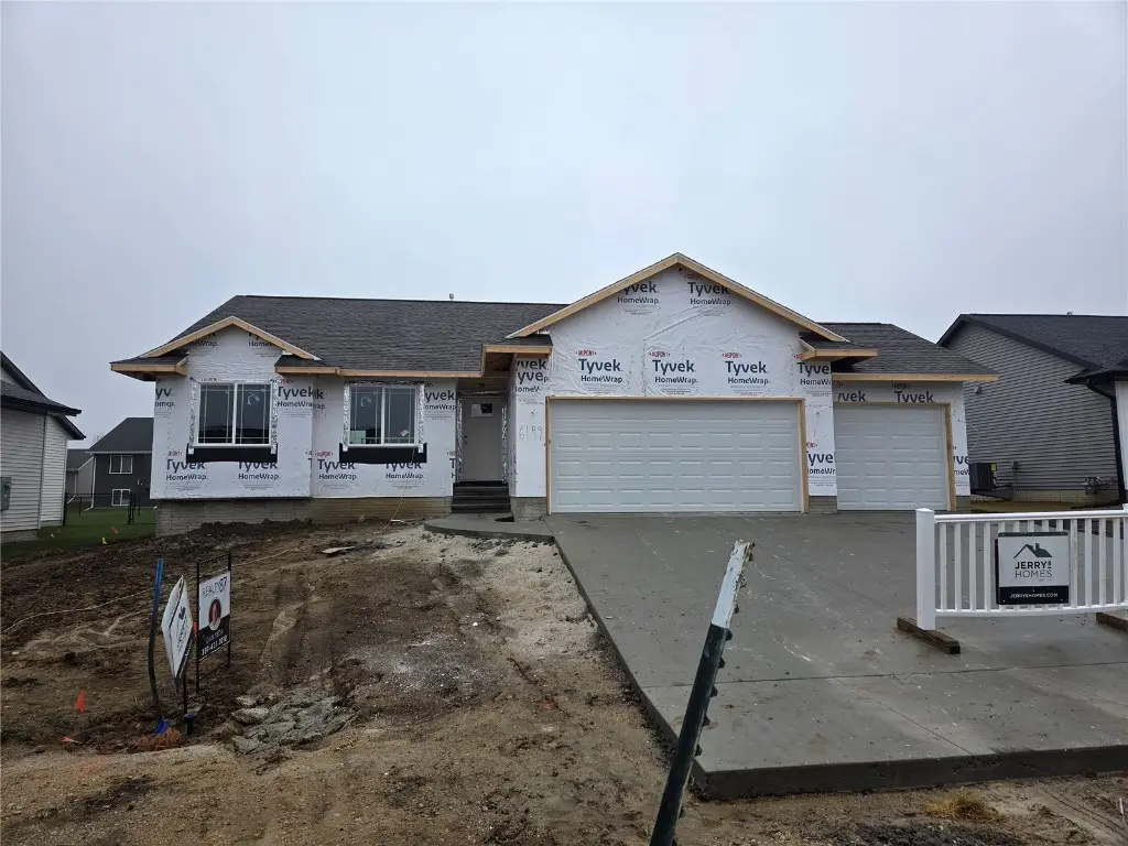 6199 Glenwood Drive, Marion, IA 52302 - Image #1