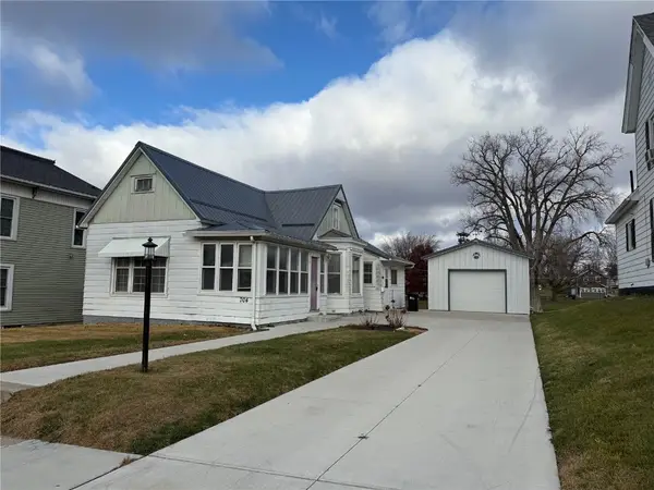 704 15th Street, Belle Plaine, IA 52208