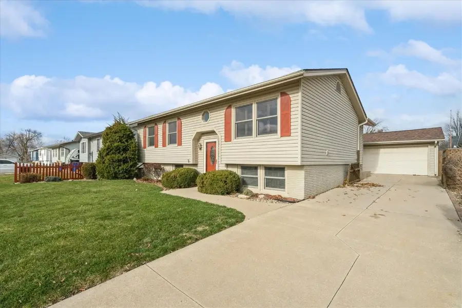 3620 Western Pine Drive Ne, Cedar Rapids, IA 52402 - Image #2
