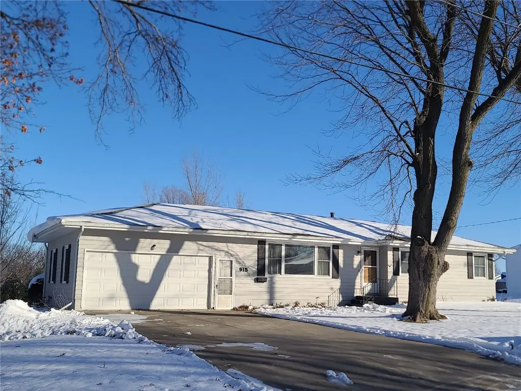 915 E 2nd Street, Vinton, IA 52349 - Image #1
